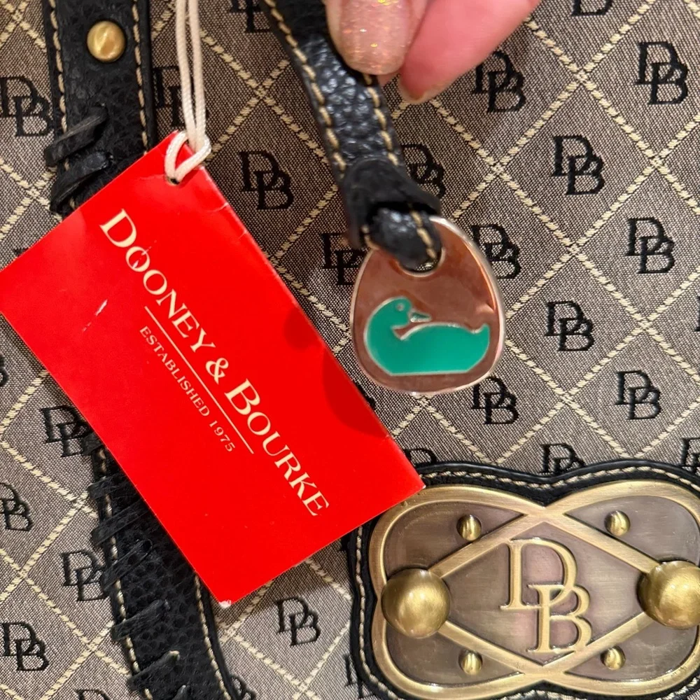 ❌SOLD❌Dooney & Bourke Black and Brown Satchel - Picture 4 of 9